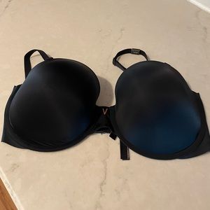 Black Victoria’s Secret multiposition bra
